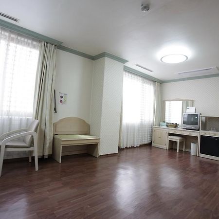 Geoje Tourist Hotel Екстериор снимка