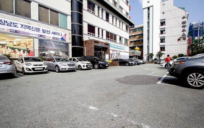 Geoje Tourist Hotel Екстериор снимка