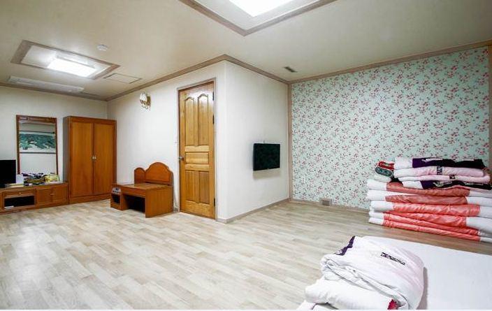 Geoje Tourist Hotel Екстериор снимка