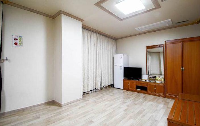 Geoje Tourist Hotel Екстериор снимка