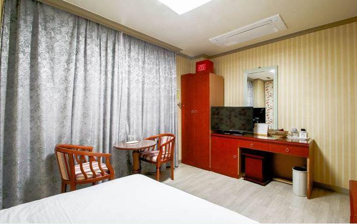 Geoje Tourist Hotel Екстериор снимка