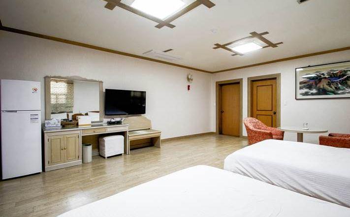 Geoje Tourist Hotel Екстериор снимка